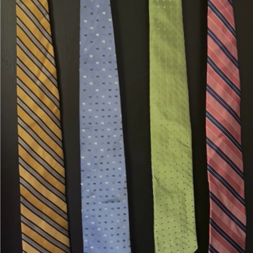Tommy Hilfiger Elegant Men's Tie Set - Striped and Patterned